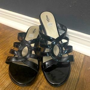 SZ 10W EAST 5TH ELCISE BLACK PATENT FAUX LEATHER SANDAL